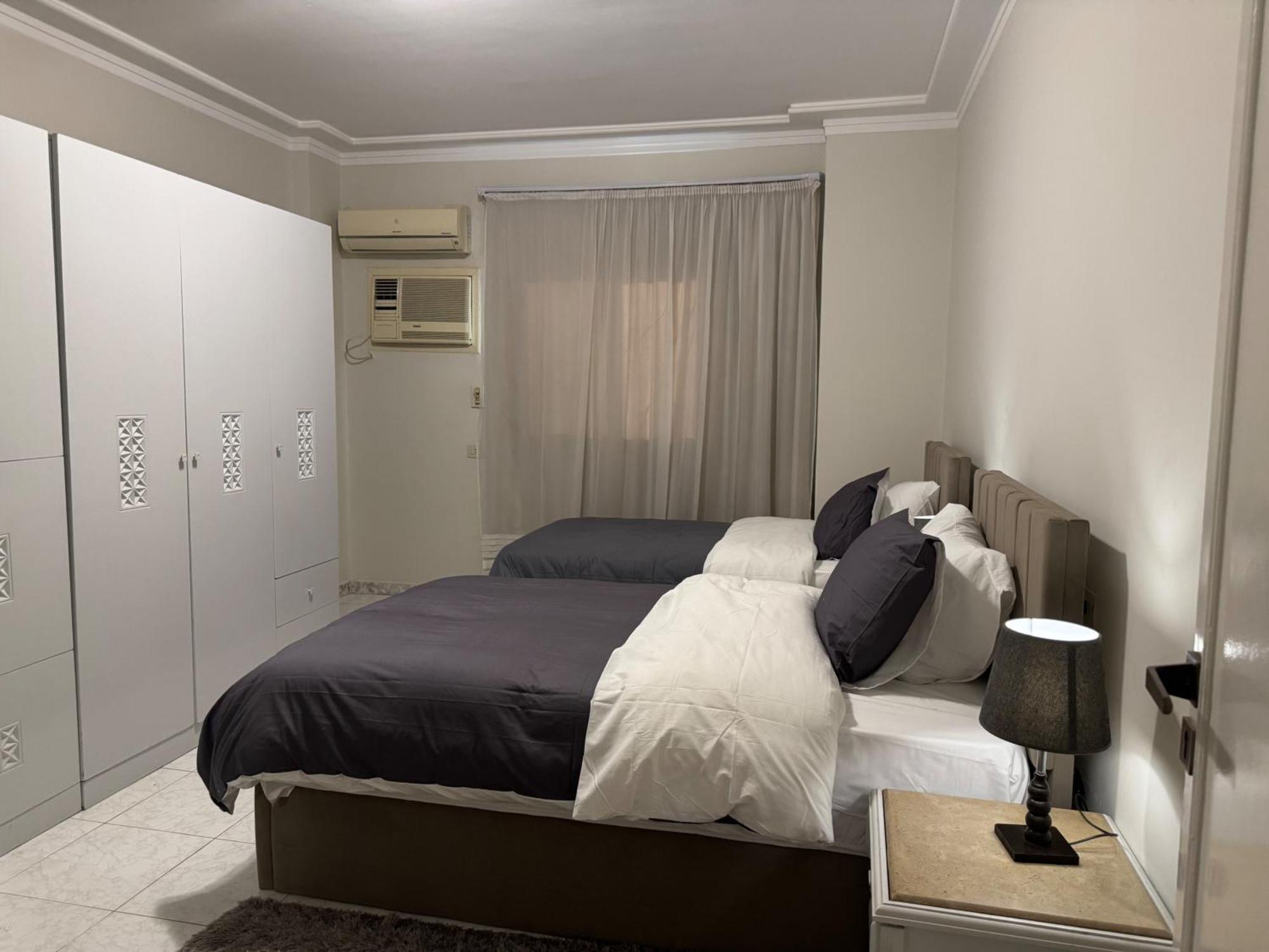 Apartamento Nile View 2-bed In Zamalek Cairo
