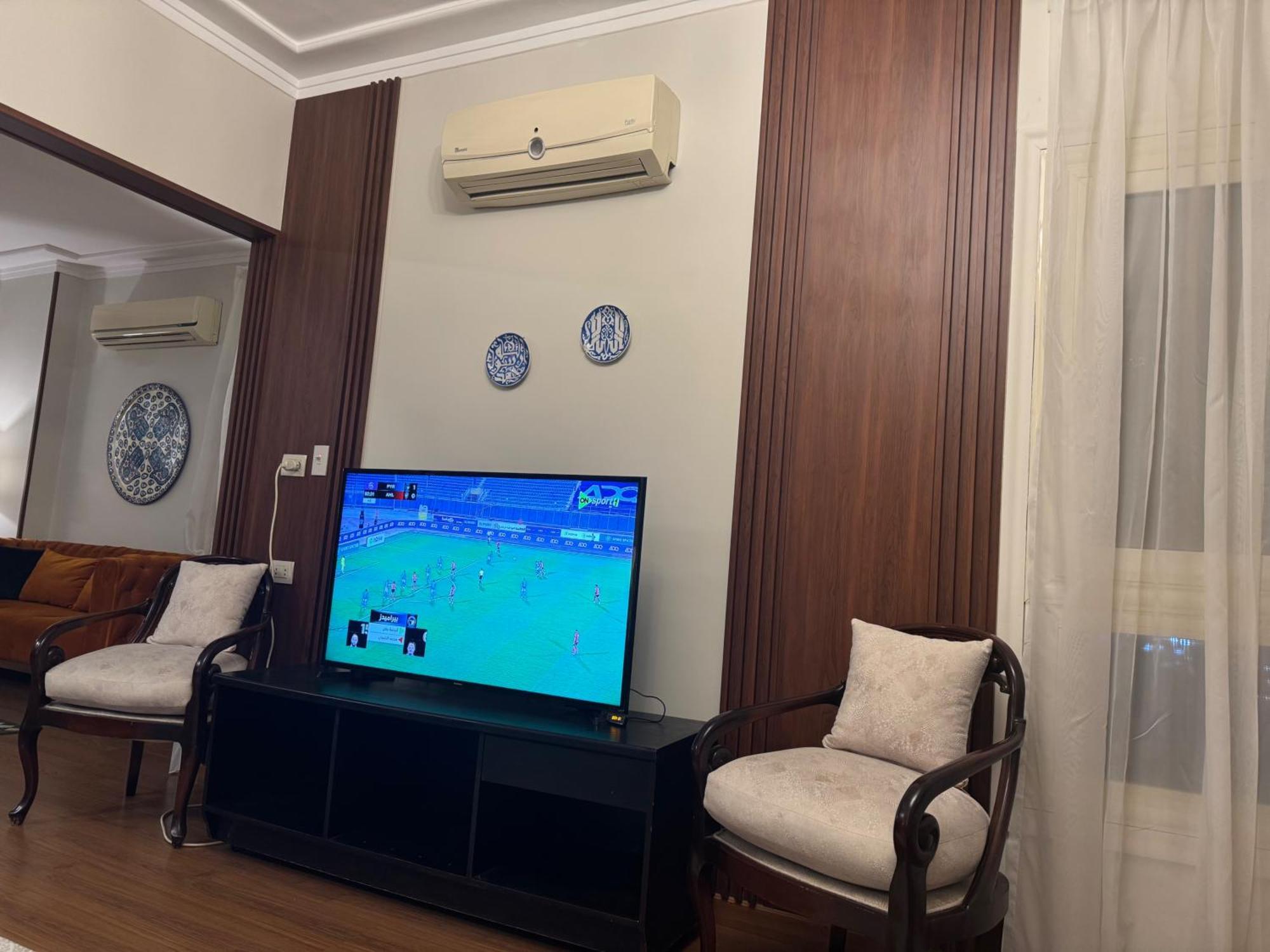 Nile View 2-bed In Zamalek *